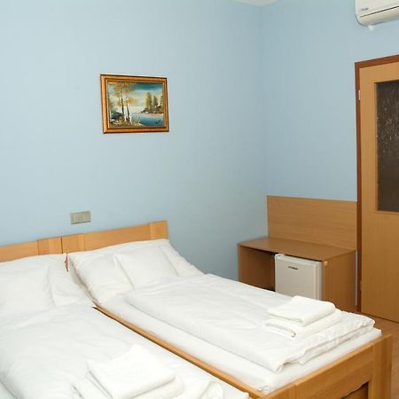 Penzion U Splavu Břeclav Exteriör bild