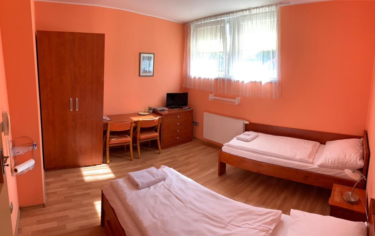 Penzion U Splavu Břeclav Exteriör bild
