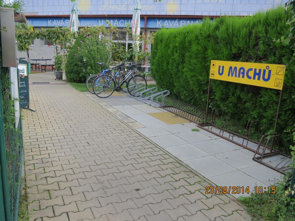 Penzion U Splavu Břeclav Exteriör bild