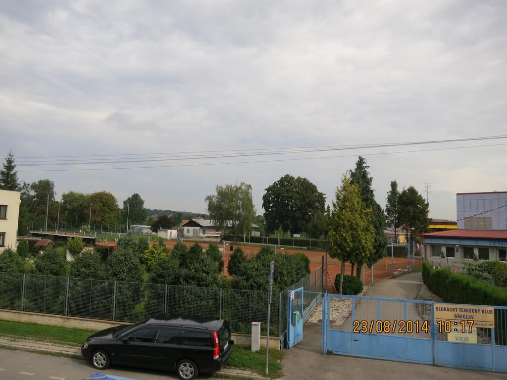 Penzion U Splavu Břeclav Exteriör bild
