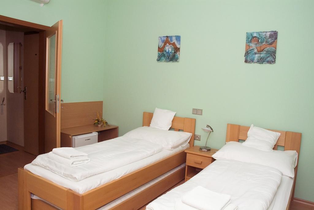 Penzion U Splavu Břeclav Exteriör bild