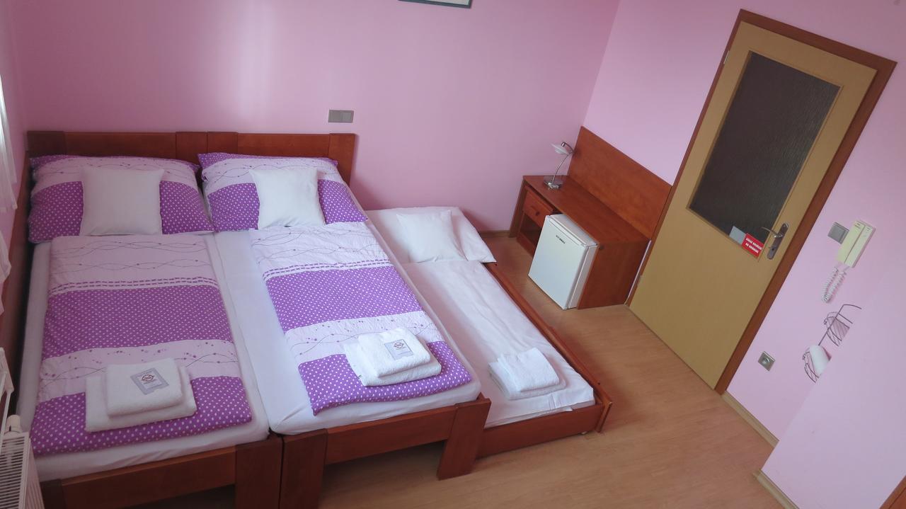 Penzion U Splavu Břeclav Exteriör bild