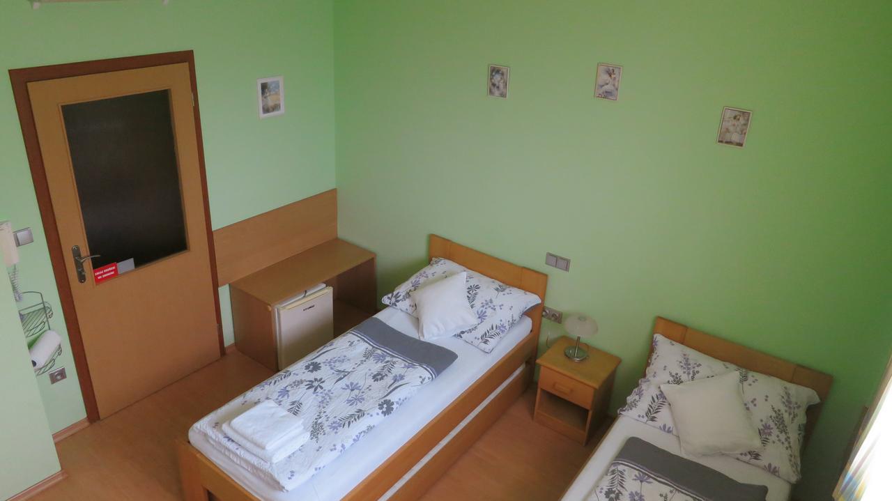 Penzion U Splavu Břeclav Exteriör bild