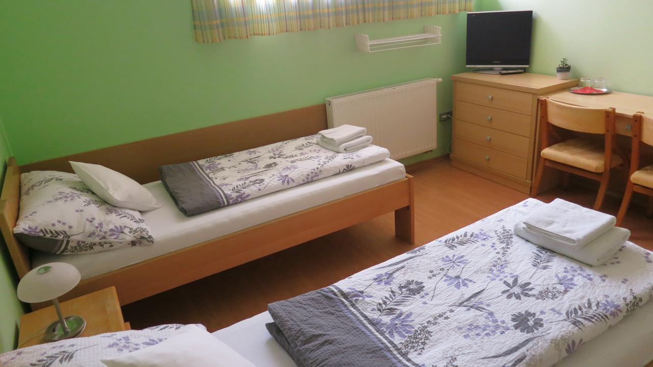 Penzion U Splavu Břeclav Exteriör bild