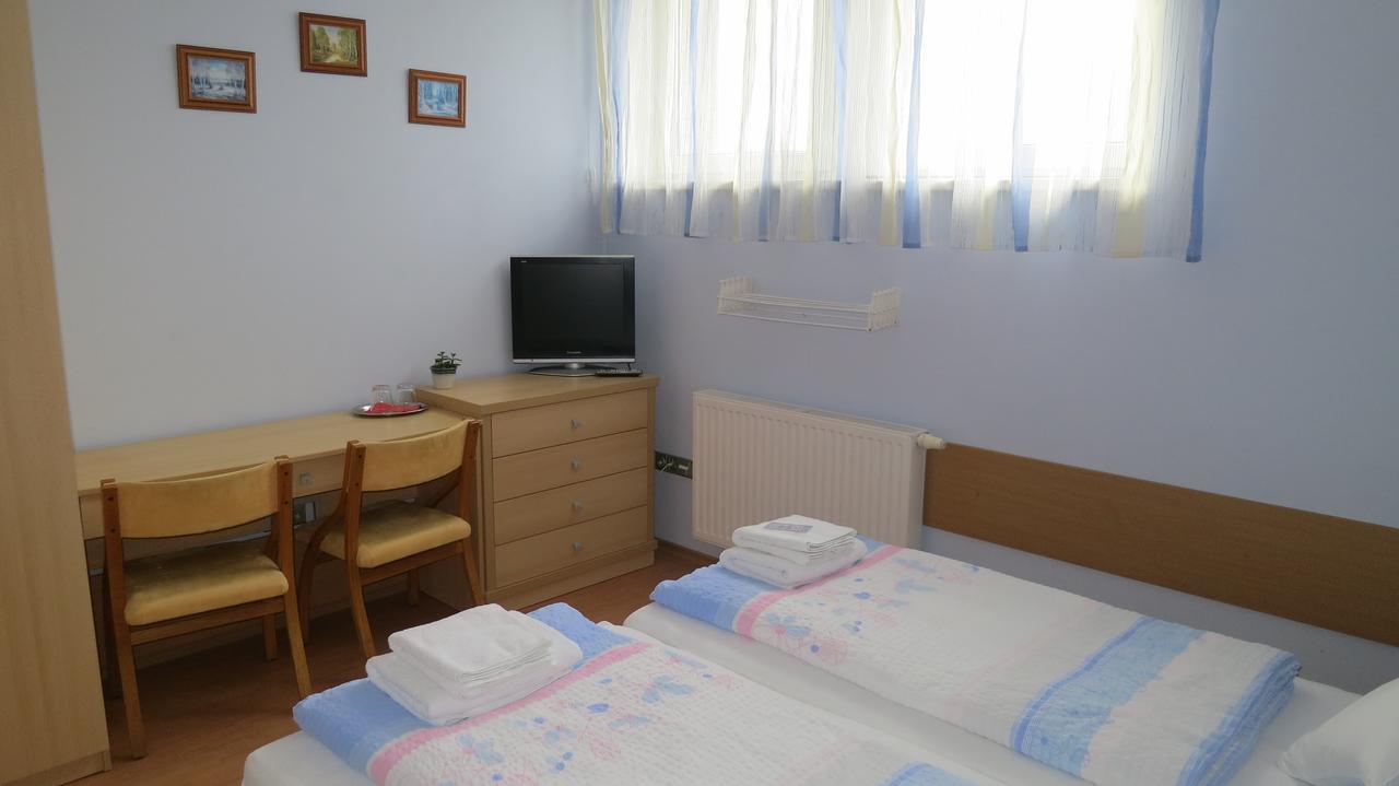 Penzion U Splavu Břeclav Exteriör bild