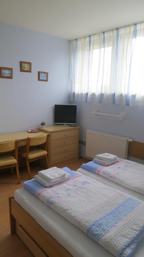 Penzion U Splavu Břeclav Exteriör bild